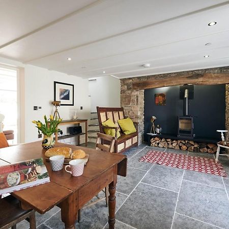 Rhif Un- Premium Cottage With Log Burner & Private Courtyard Laugharne Eksteriør bilde