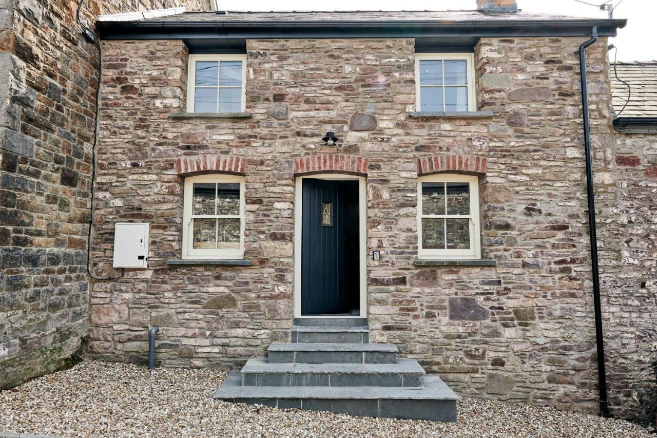 Rhif Un- Premium Cottage With Log Burner & Private Courtyard Laugharne Eksteriør bilde