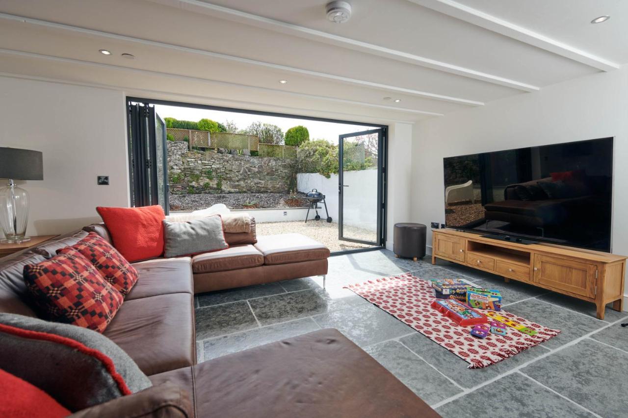 Rhif Un- Premium Cottage With Log Burner & Private Courtyard Laugharne Eksteriør bilde