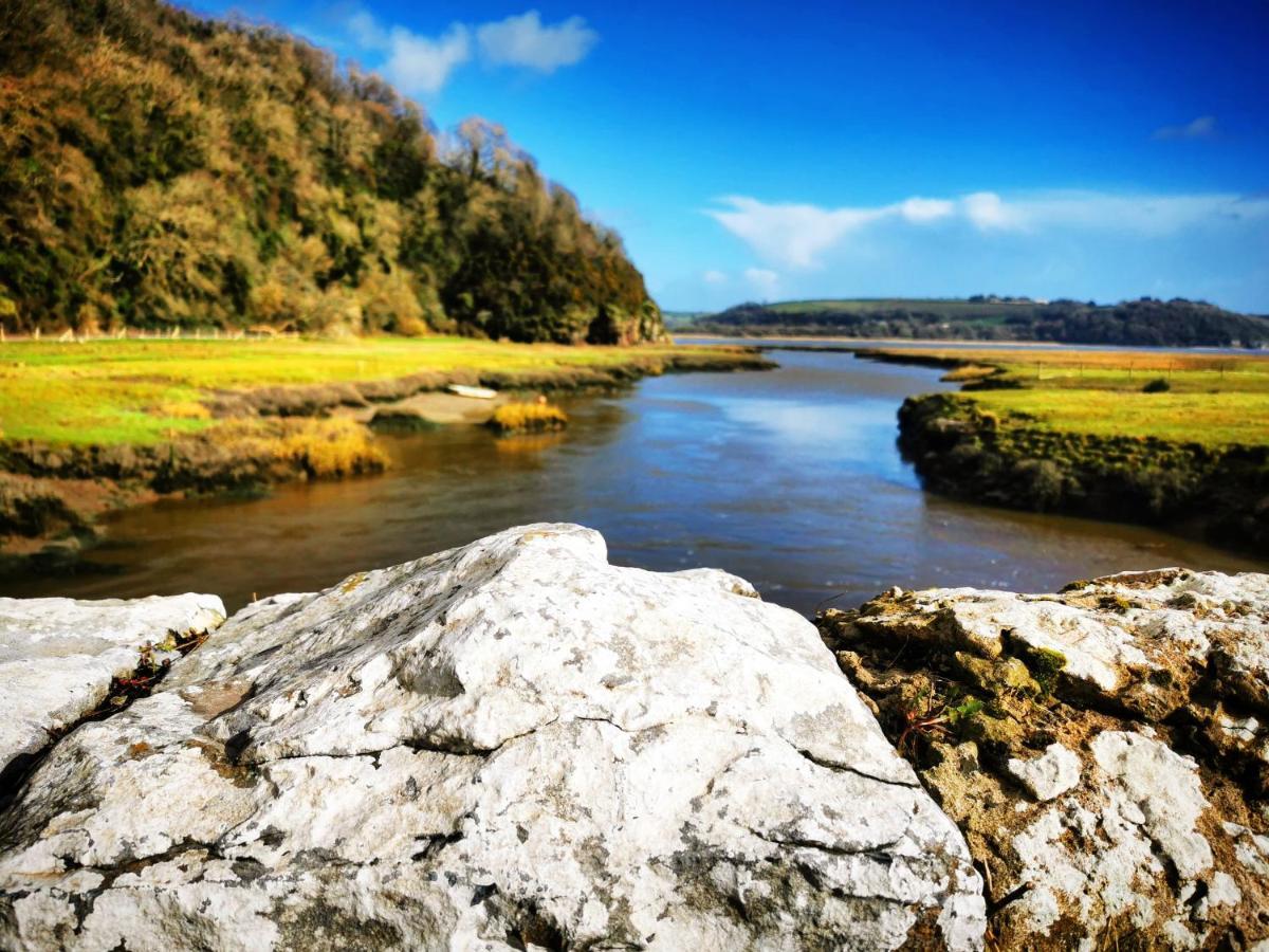 Rhif Un- Premium Cottage With Log Burner & Private Courtyard Laugharne Eksteriør bilde